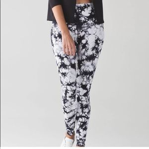 Lululemon Black and White Tie Dye Leggings